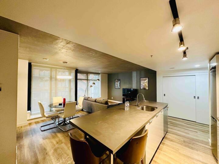 Downtown Luxe Apartment Vancouver Exterior photo